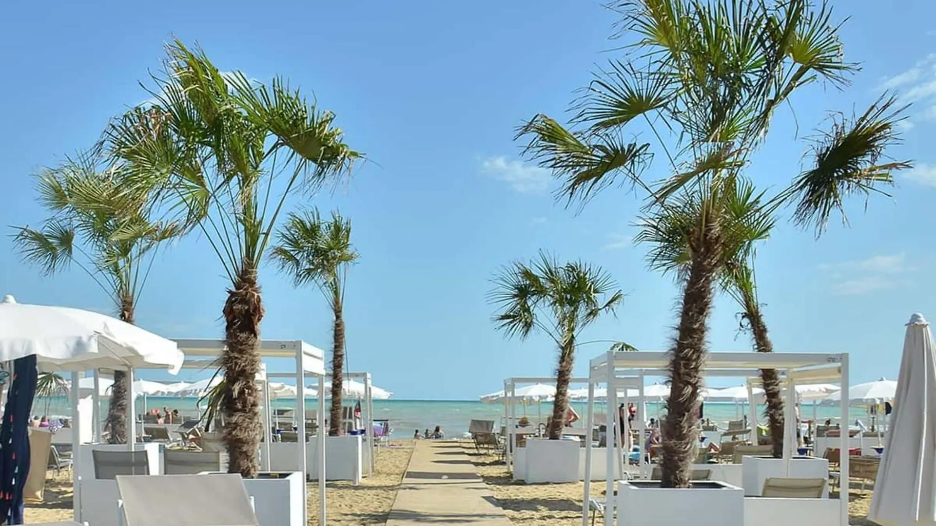 Beachfront Apartment With A Big Terrace Bibione